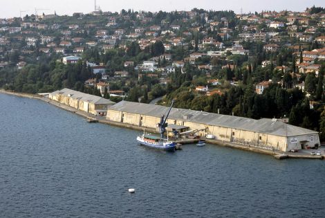 Po Avstro-ogrski rivieri